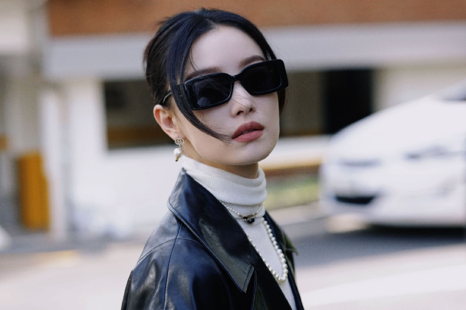 组图:工作室晒倪妮首尔街头随拍 皮衣搭配皮质半身裙造型slay_高清