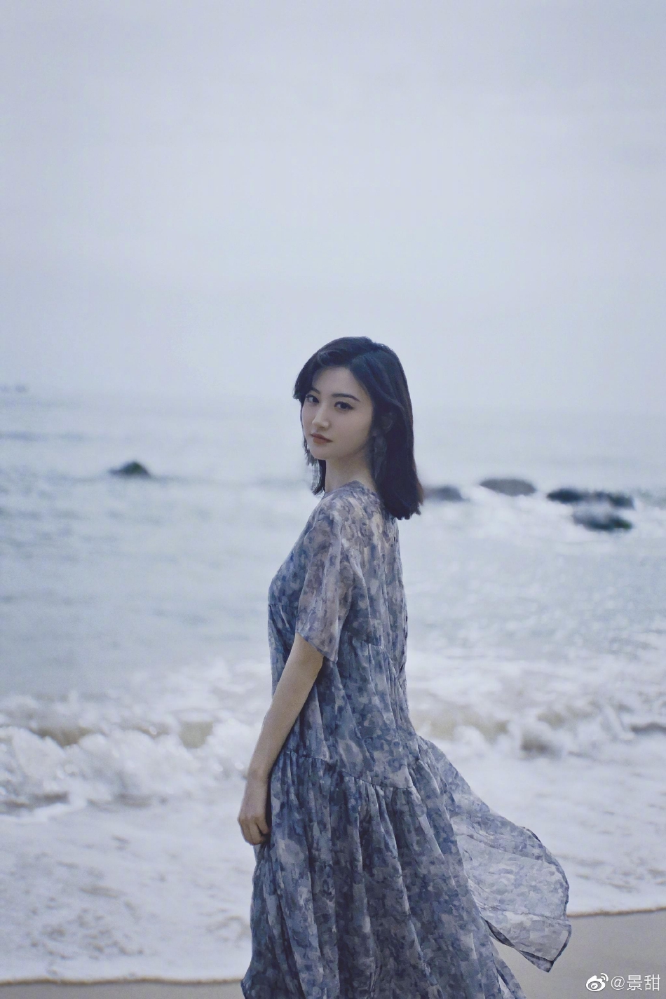 海边随拍照 穿浅紫色连衣裙撑伞氛围感十足6评论(17)倪妮明星八卦4月