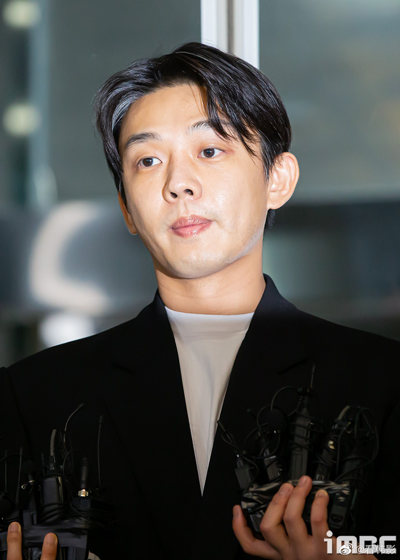 【2023.03.27】【明星】警方正式传唤刘亚仁接受调查 本人现身一言不