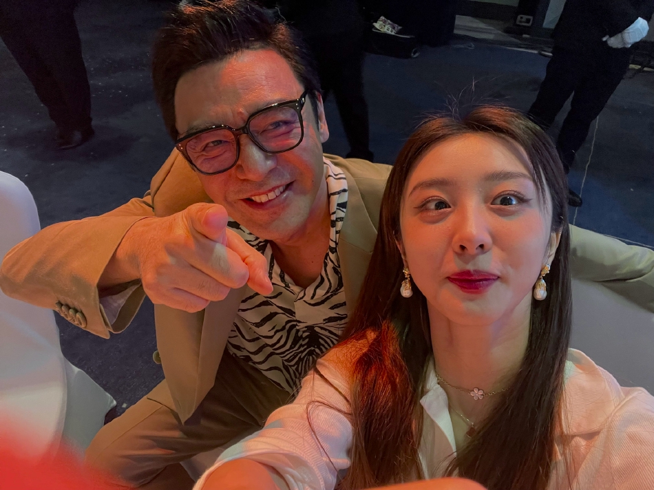 组图：新朋旧友相聚！钟镇涛晒与陈思诚张钧甯吴宣仪等晚宴合影第3张图片