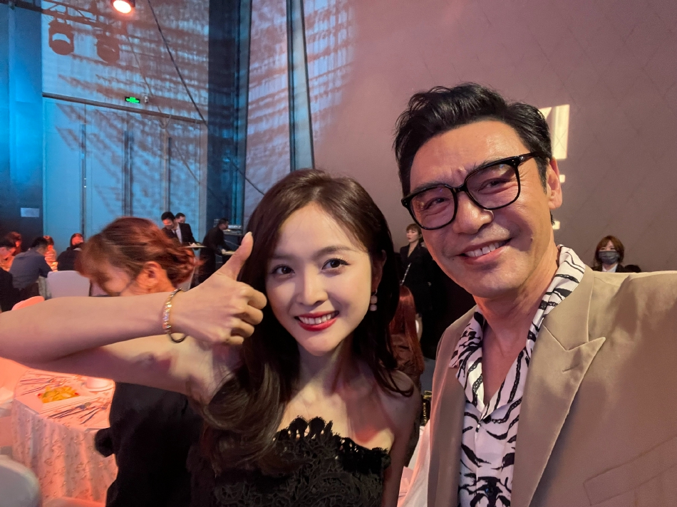 组图：新朋旧友相聚！钟镇涛晒与陈思诚张钧甯吴宣仪等晚宴合影第2张图片