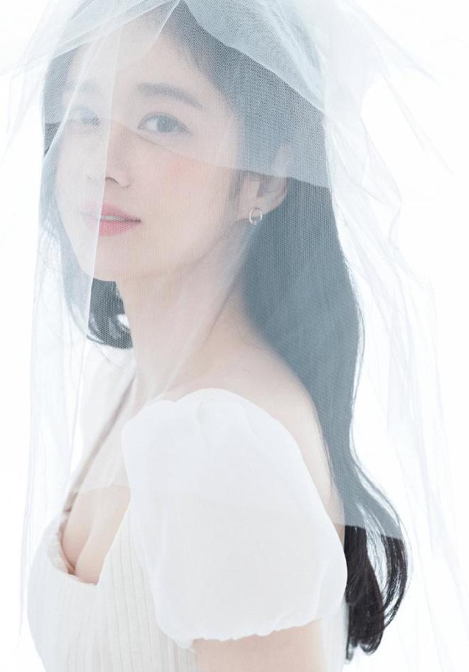 组图：41岁张娜拉婚后与老公穿情侣装度蜜月 笑容灿烂难掩幸福
