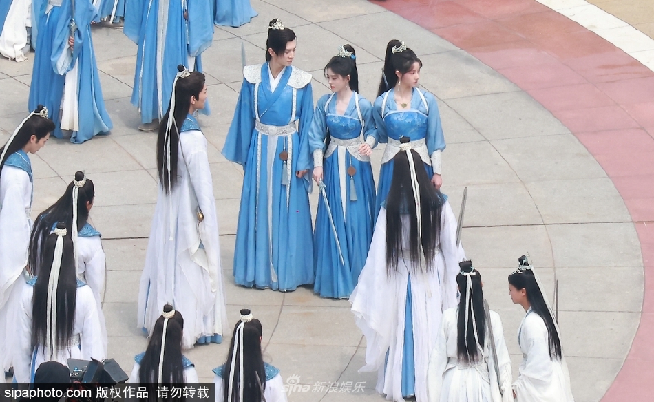 组图：鞠婧祎《仙剑奇侠传四》路透一袭蓝色古装仙气十足第3张图片