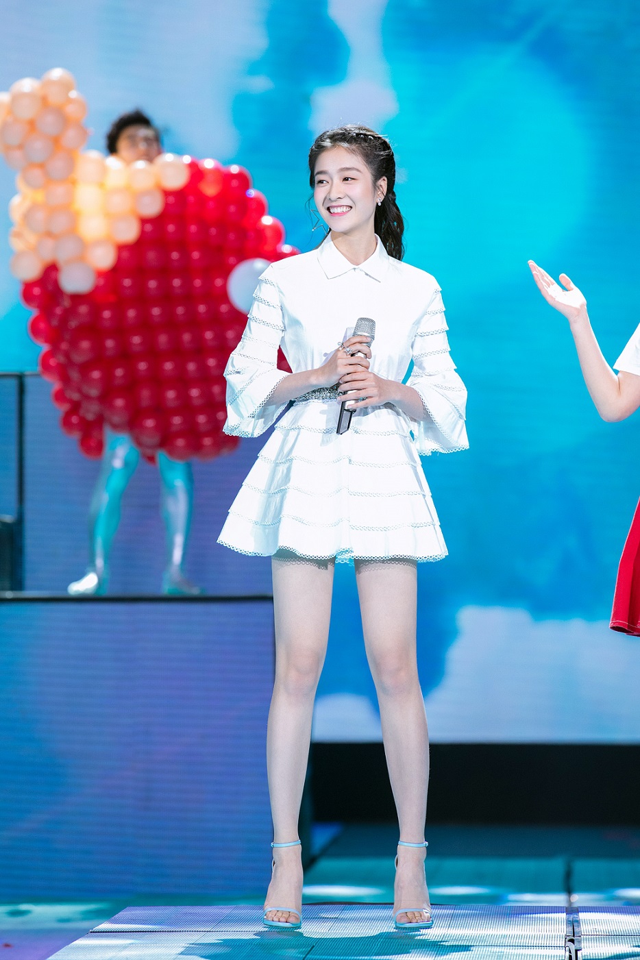 组图:张雪迎甜美亮相五四晚会 喜获优秀青年称号 _高清图集_新浪网