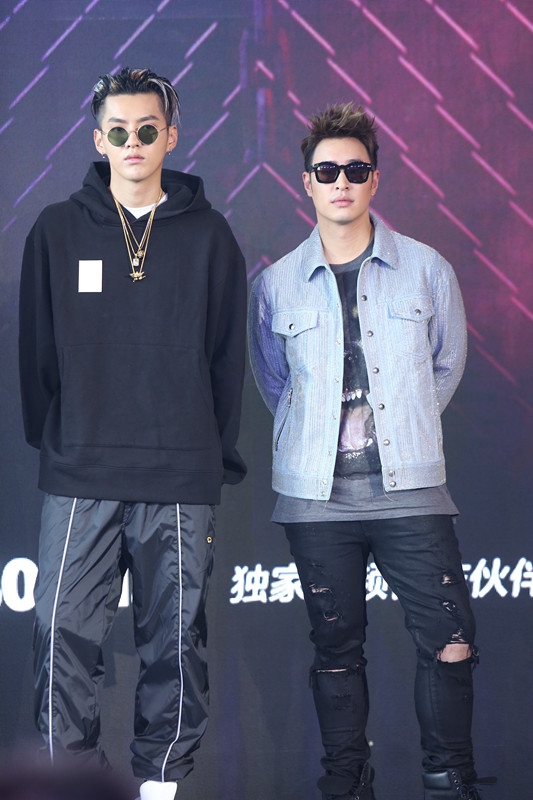 《嘻哈》发布会吴亦凡张震岳潘玮柏齐墨镜look