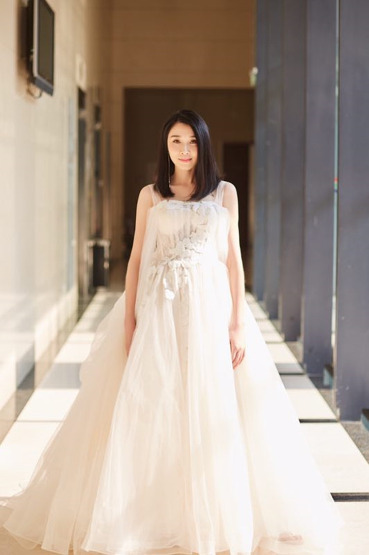 组图:《跨界》陈丽娜穿白纱裙化身小仙女 又不失优雅_高清图集_新浪网