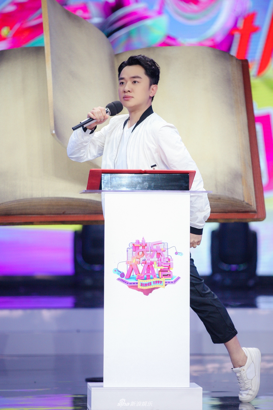 新浪娱乐讯《快乐大本营》中,在表白音乐类节目时,只见王祖蓝身穿