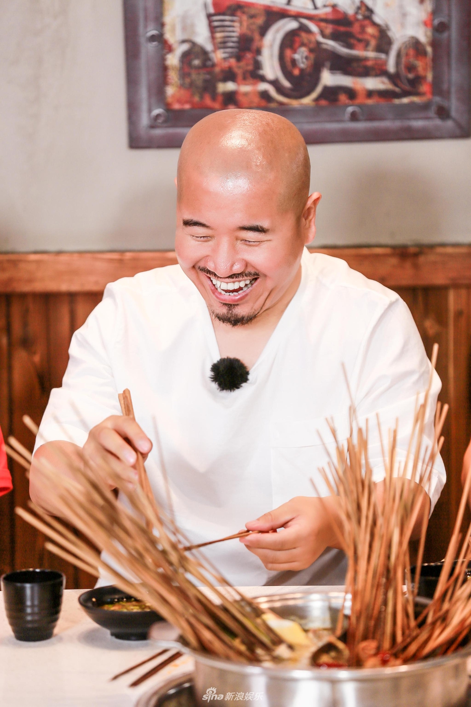 组图:《奇楼》吴亦凡赵丽颖吴磊变身"吃货"吃遍成都美食_高清图集