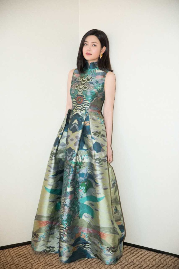 陈妍希产后复出还未减肥彻底 胳膊浑圆脸上有肉