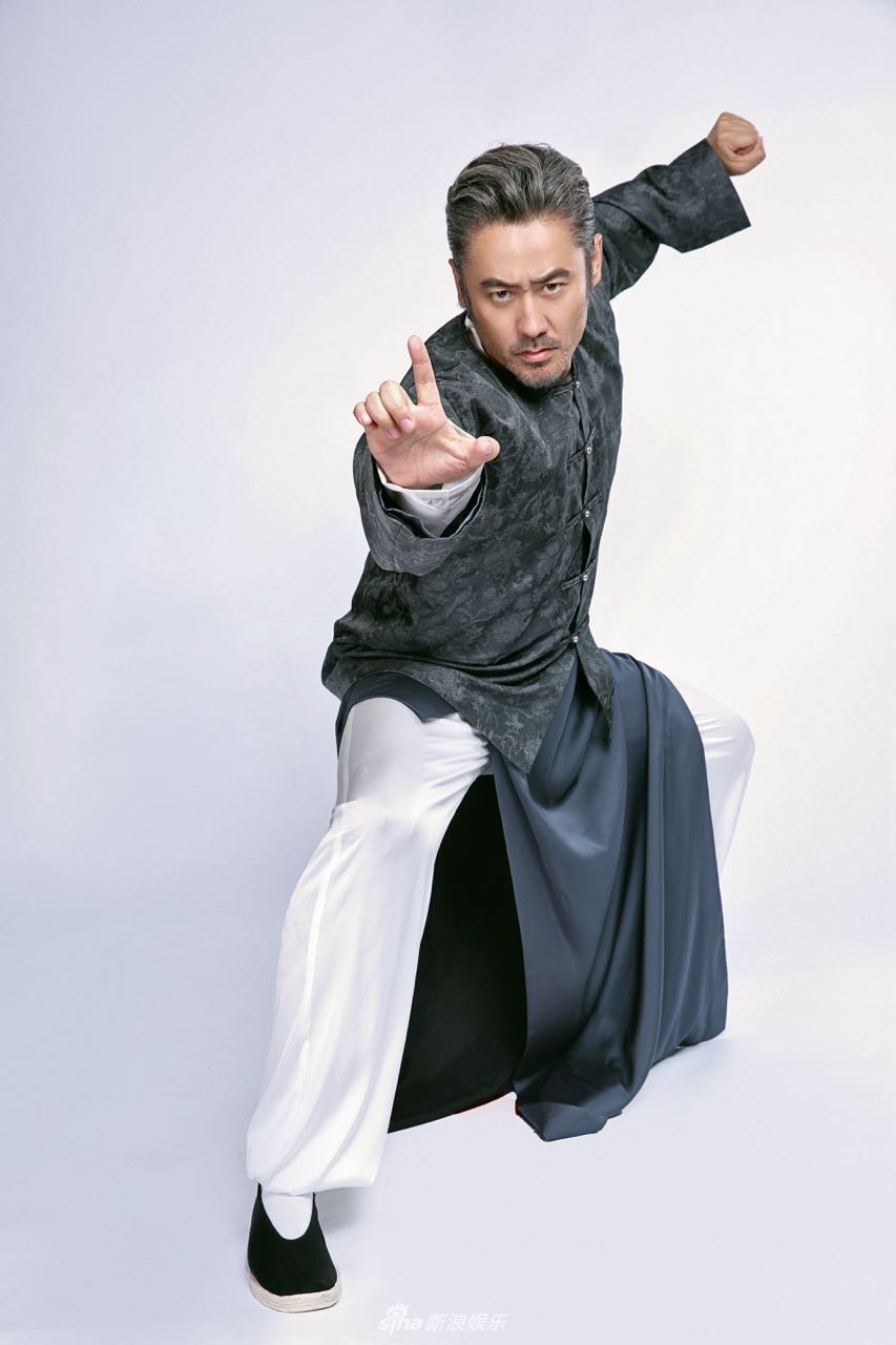 组图有型吴秀波化身武林高手剑气箫心霸气十足