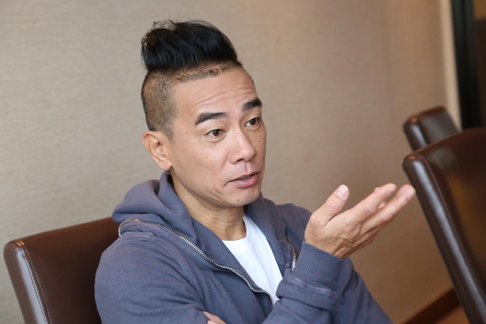 组图:陈小春聊儿子手舞足蹈 称是自己心里最柔软的地方