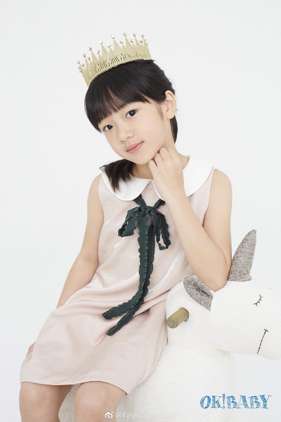 组图:吴尊和女儿拍摄新写真 neinei白裙长成清爽小公主_高清图集_新浪