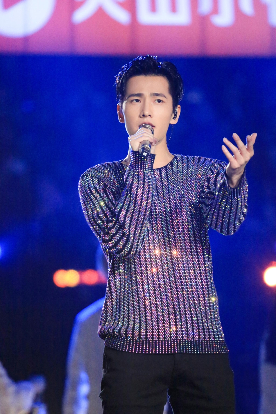 白敬亭钢琴曲谱_白敬亭弹钢琴图片(3)