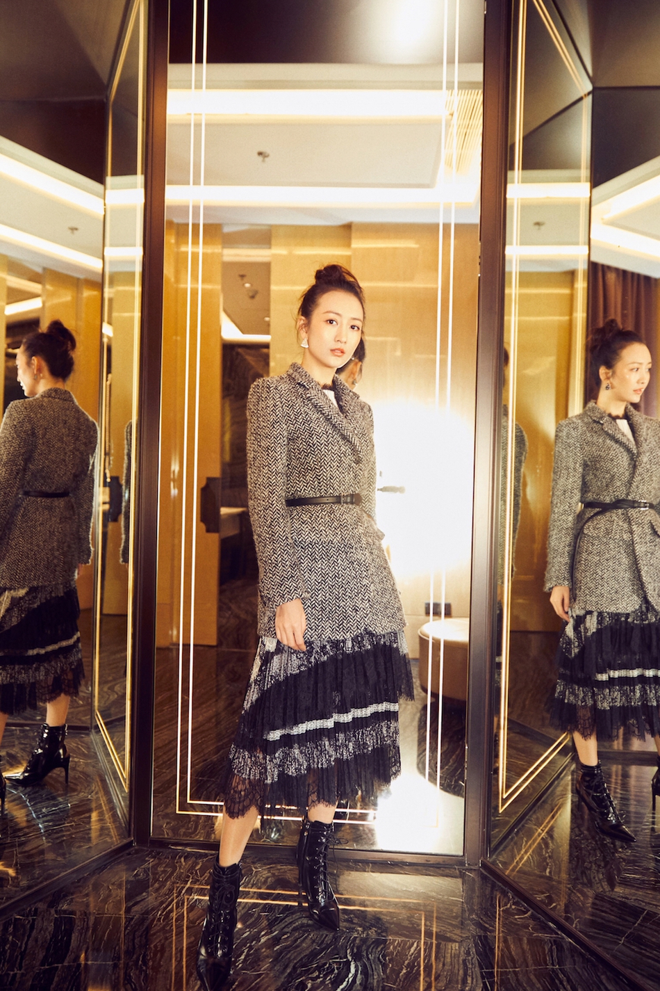 组图:王鸥创意穿搭西装配蕾丝裙 气质出众亮相活动