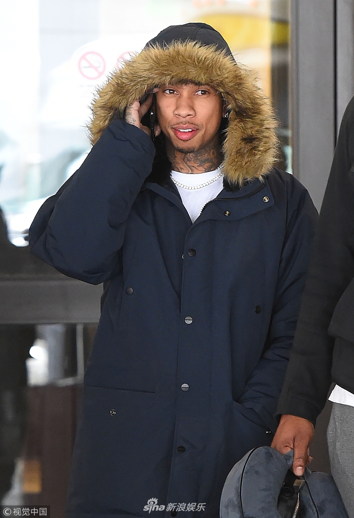 组图:"金小妹"前男友tyga穿棉服 心情好未受"生父"风波影响_高清图集