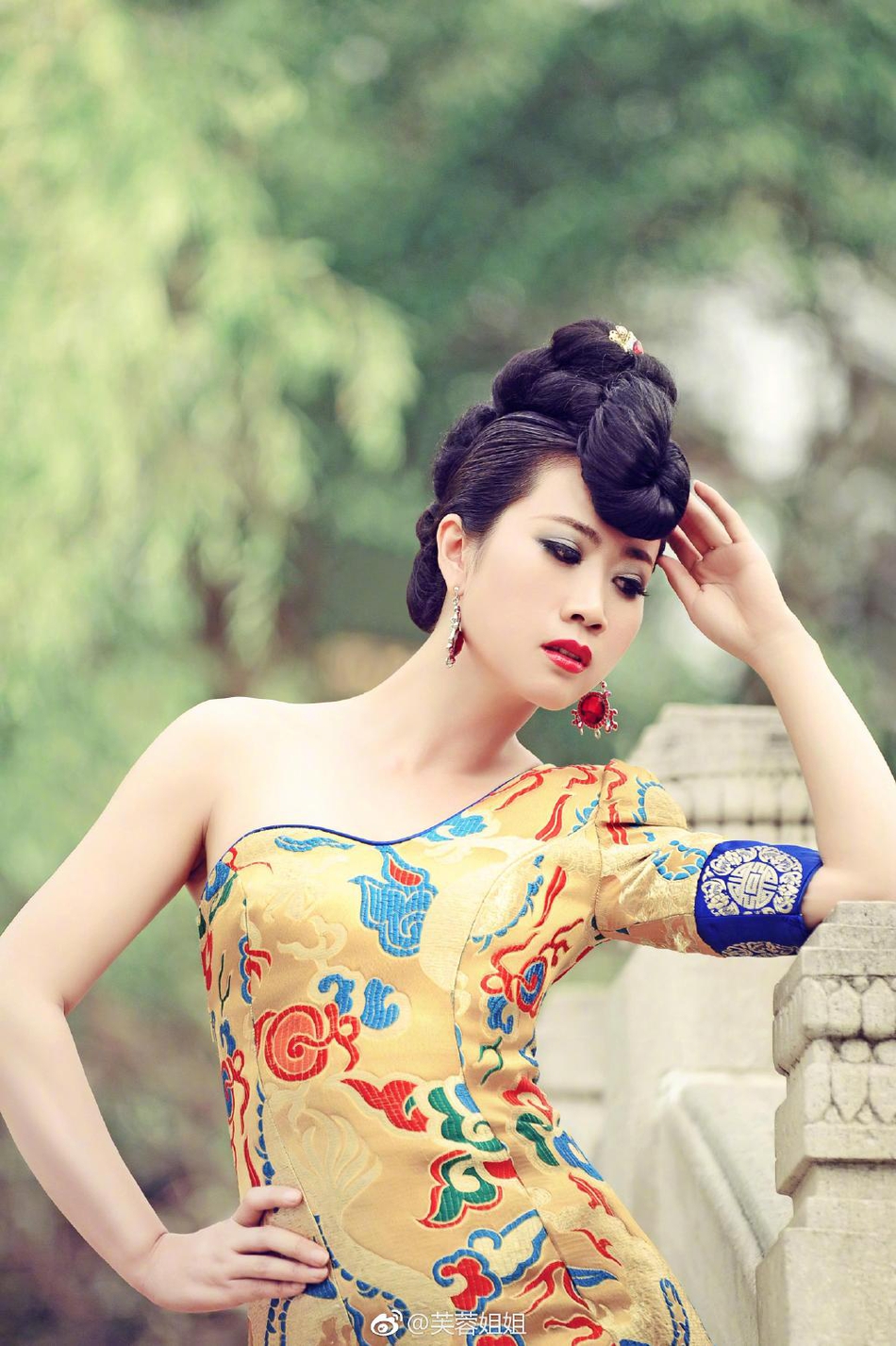 组图:初代网红芙蓉姐姐晒自拍问大家喜欢吗?网友评论亮了