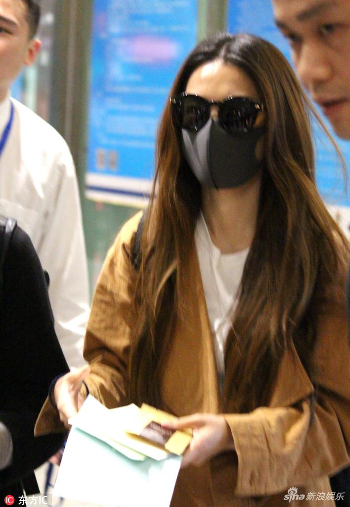 组图:田馥甄戴口罩变蒙面侠 狂收粉丝信件人气高