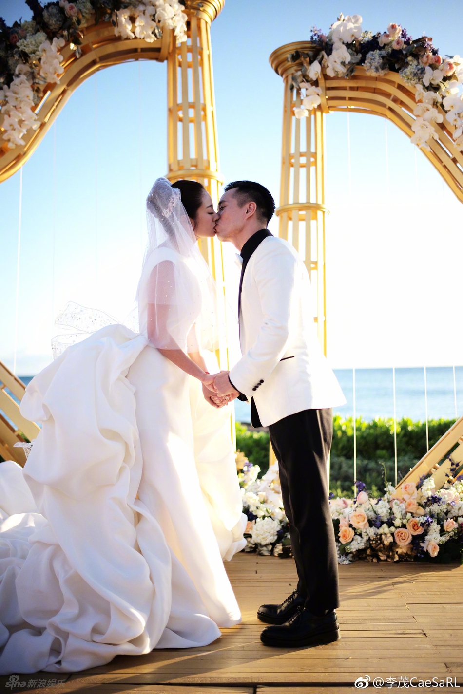 安以轩结婚时的照片图片