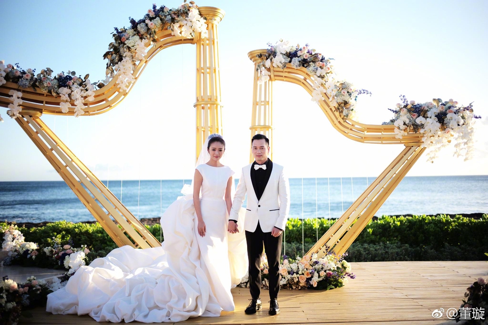 安以轩结婚时的照片图片