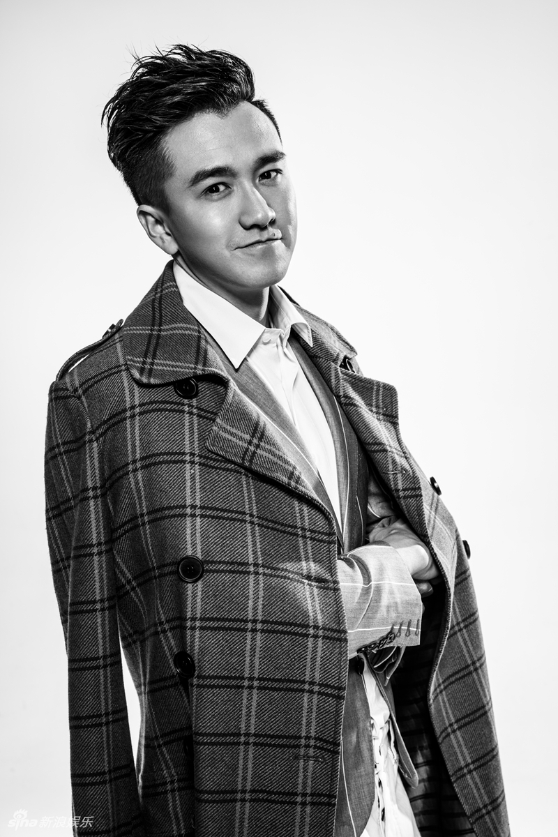 翟天临西装写真曝光 黑白质感显成熟魅力