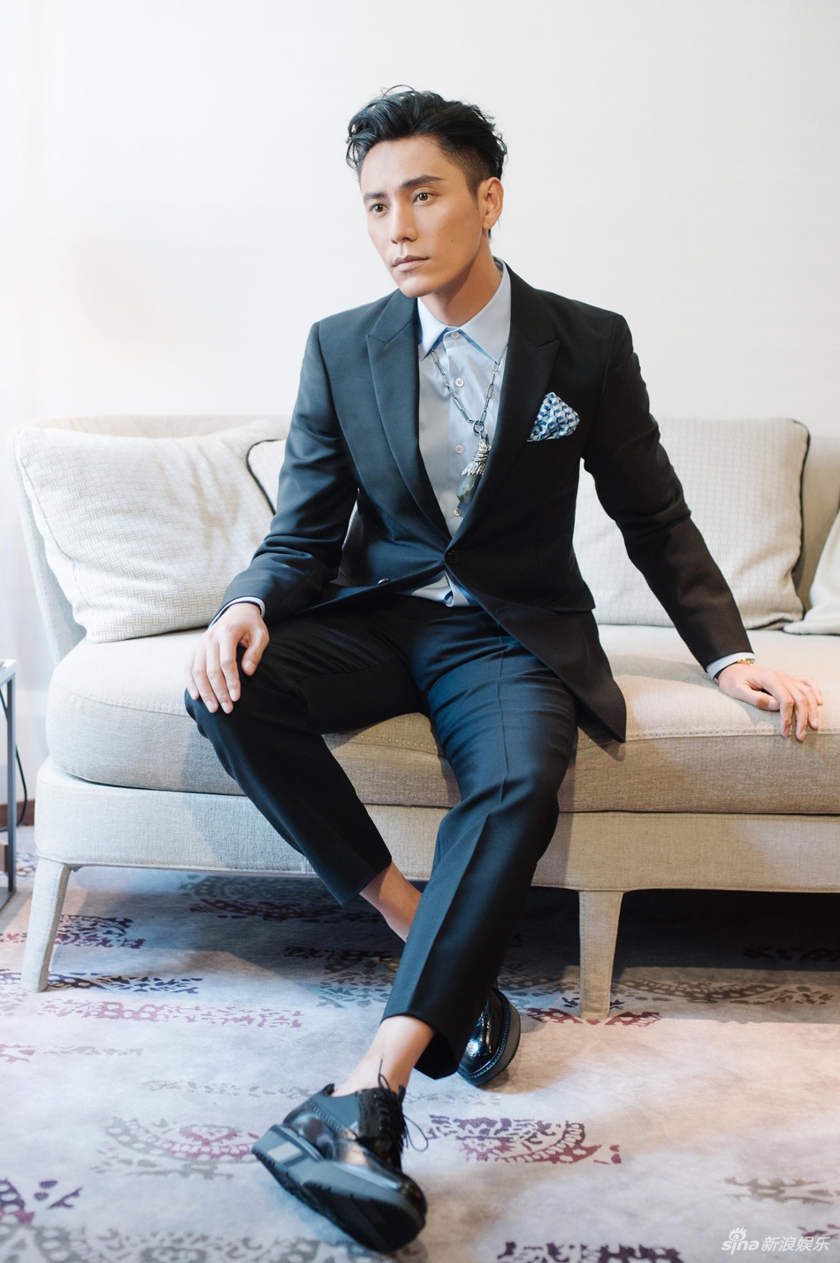 组图:陈坤亮相米兰时装周 穿质感西装彰显国际风范