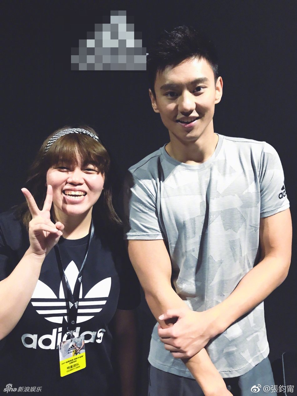 组图:宁泽涛马不停蹄忙代言 与张钧甯亲密自拍可爱呆萌