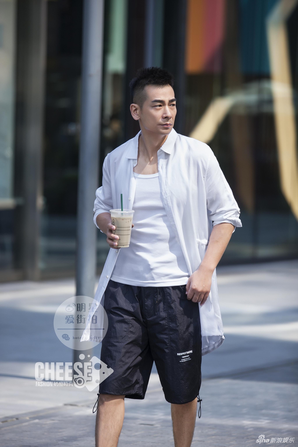 组图:赵文卓曝夏日街拍 纯色衬衫潮范尽显_高清图集_新浪网