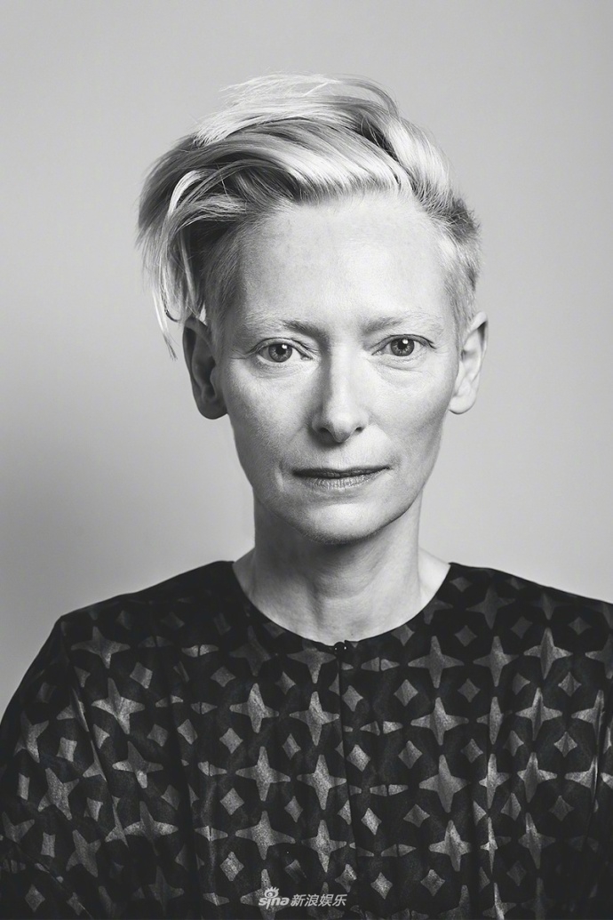 组图:女星蒂尔达最新写真曝光 显朦胧神秘