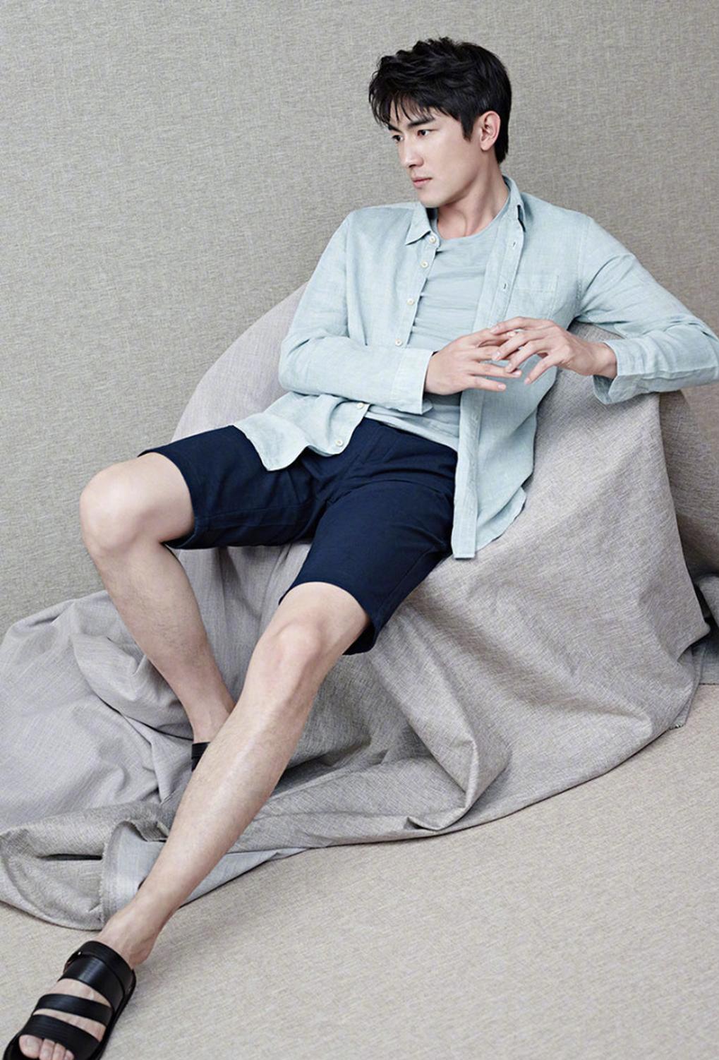 林更新时刻彰显大长腿