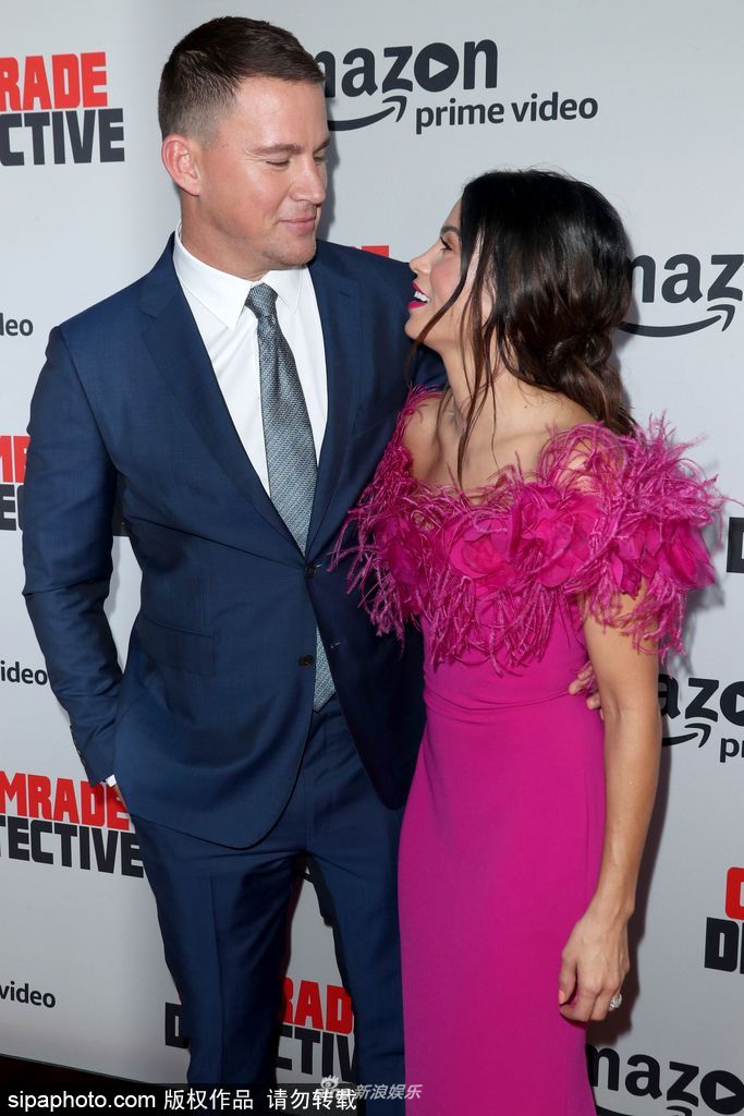 组图:男星查宁·塔图姆手搂爱妻甜蜜亮相