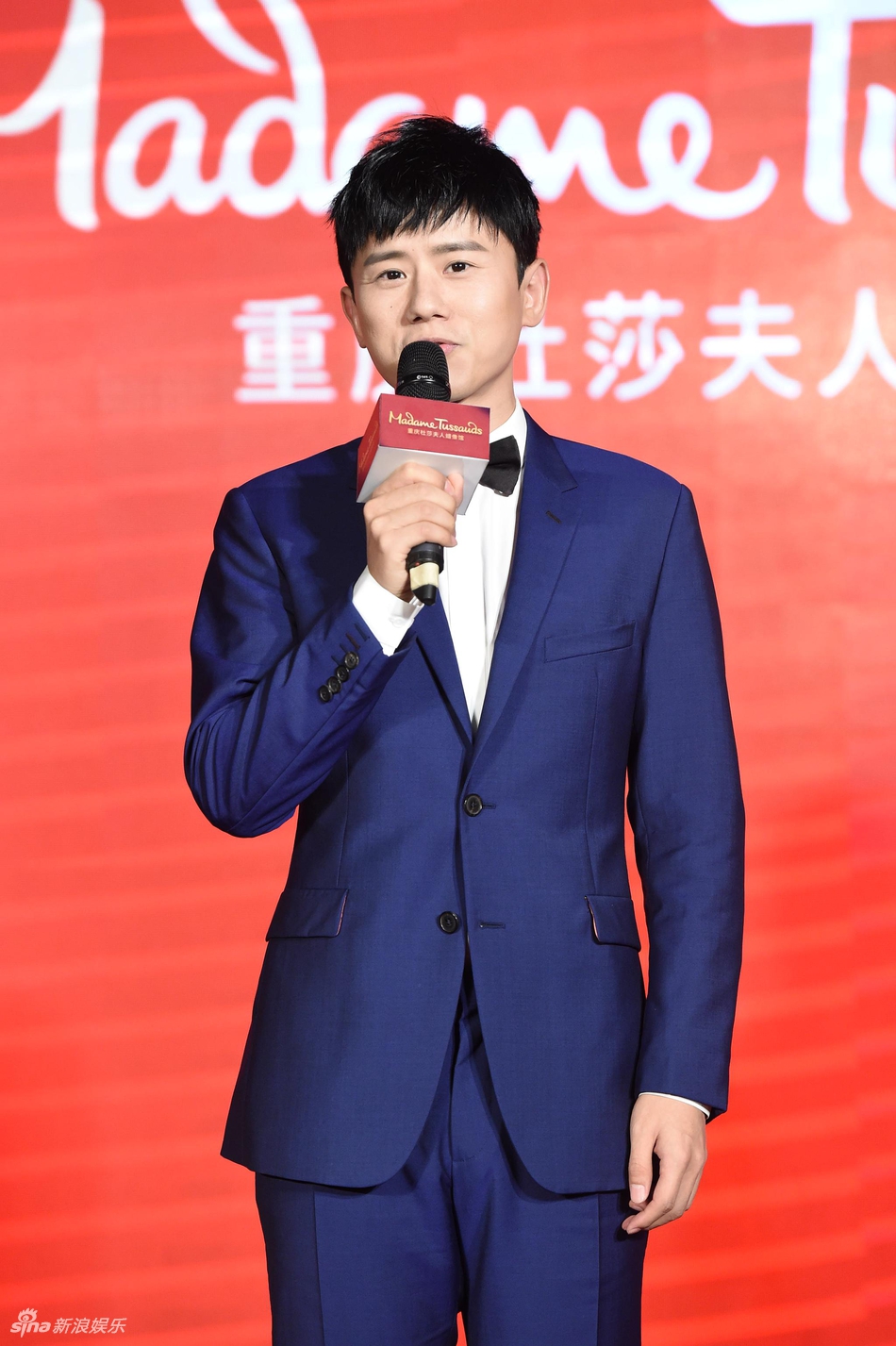 组图:张杰现场和自己首尊蜡像亲吻 蜡像逼真十分酷炫_高清图集_新浪网