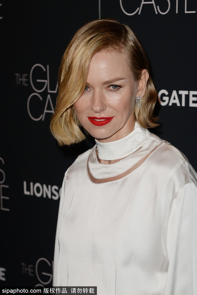 4 / 6 新浪娱乐讯 当地时间8月9日,女星娜奥米·沃茨(naomi watts)