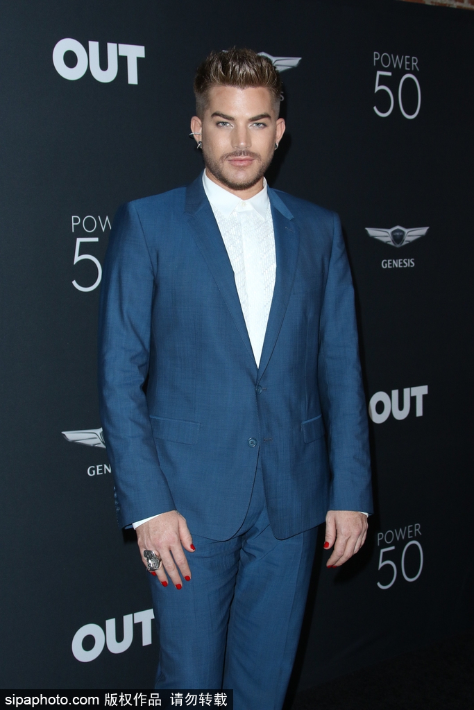 新浪娱乐讯 当地时间8月10日,男星亚当·兰伯特(adam lambert)现身