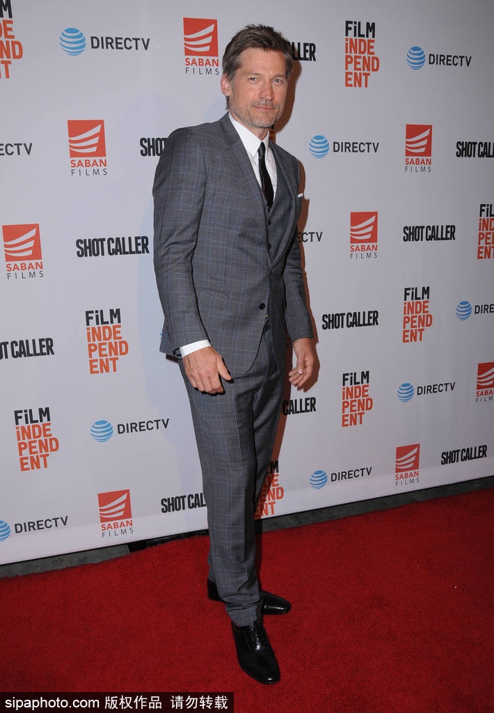 组图:尼可拉·科斯特-瓦尔道帅气亮相 大叔范尽显