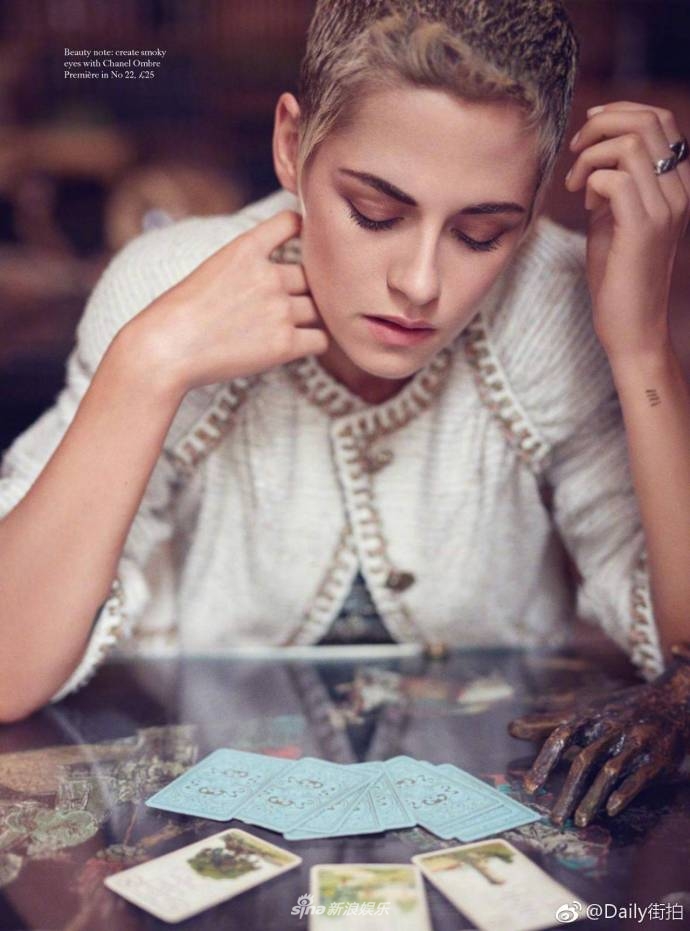 组图:"暮光女"短发大片曝光 霸气侧漏攻气十足