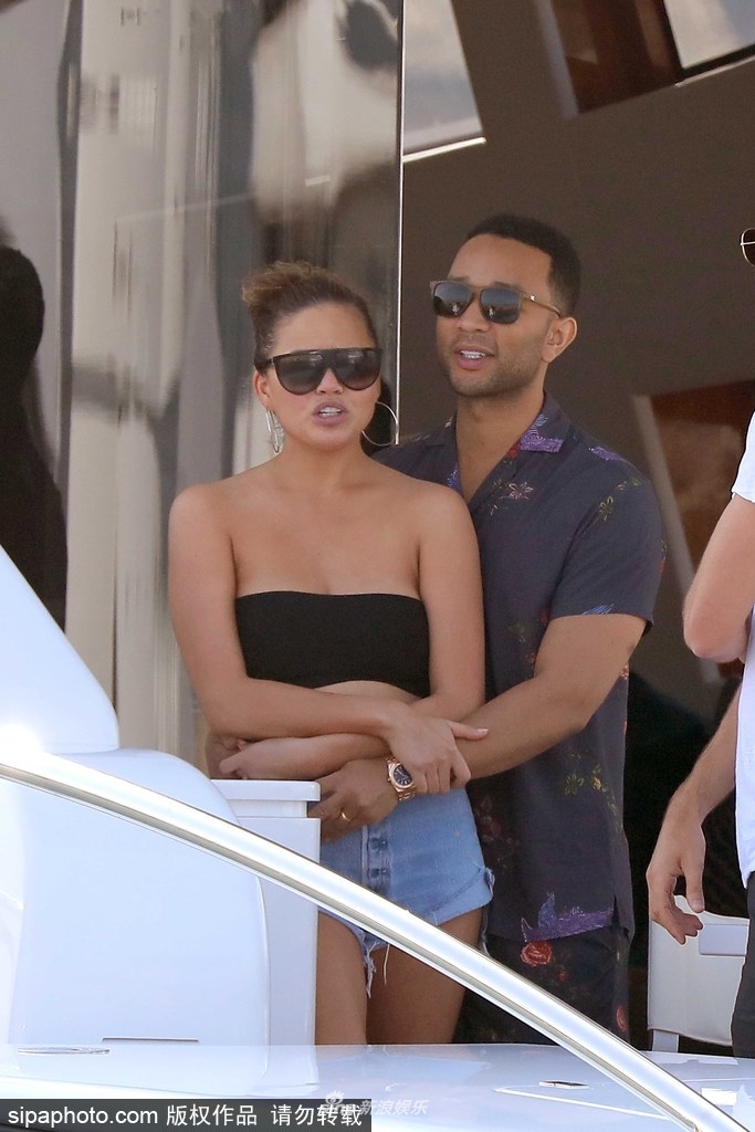 5 / 7 新浪娱乐讯 当地时间2017年8月26日,约翰·传奇(john legend)