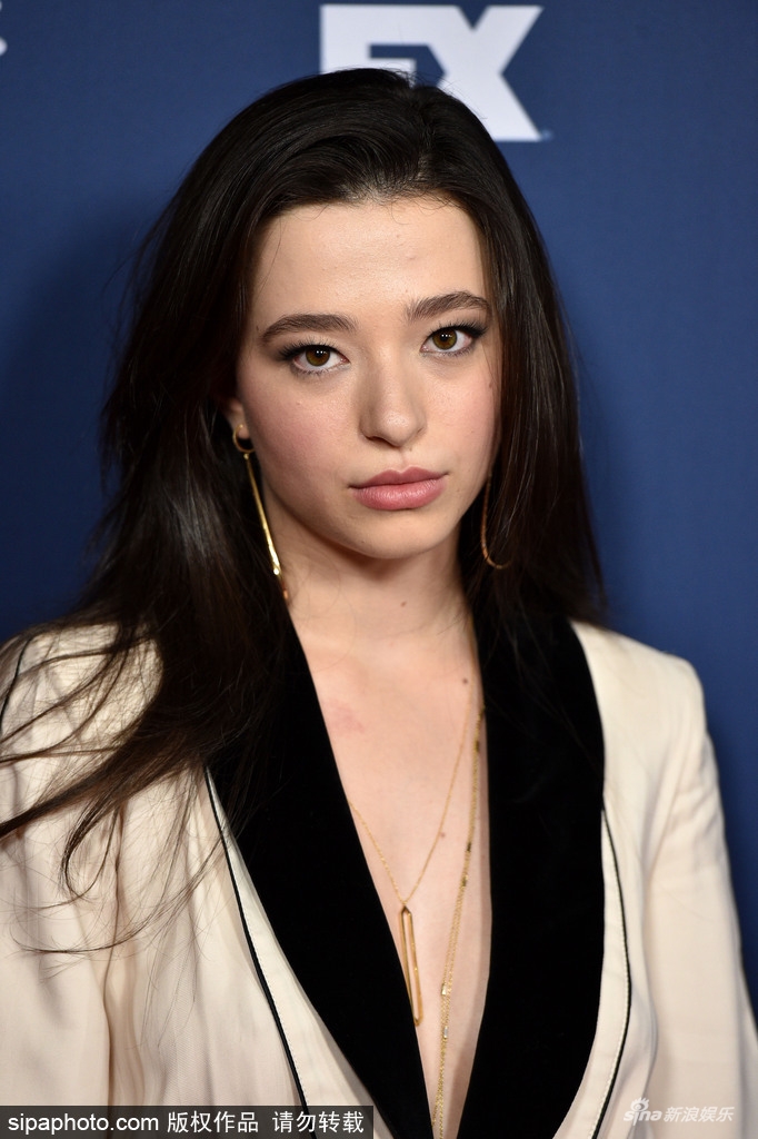 组图:女星米奇·麦迪森穿连体裤现身 容光焕发青春靓丽