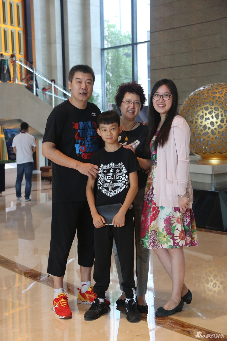 组图:女乒大魔王李晓霞今日大婚 穿中式礼服大气端庄_高清图集_新浪网