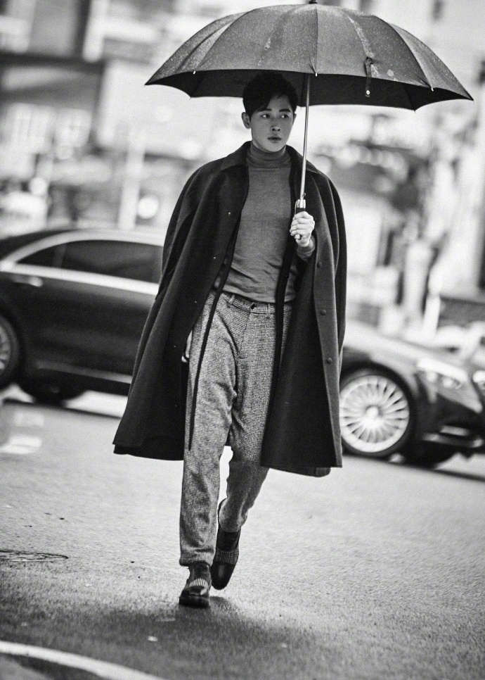 组图:罗晋最新街拍大片曝光 街头漫步尽显文艺气息