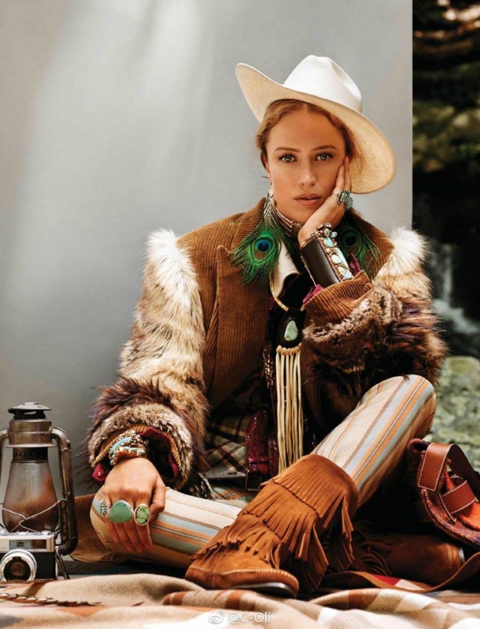 组图:拉奎尔·齐默曼假日写真曝光 自然悠闲质感十足