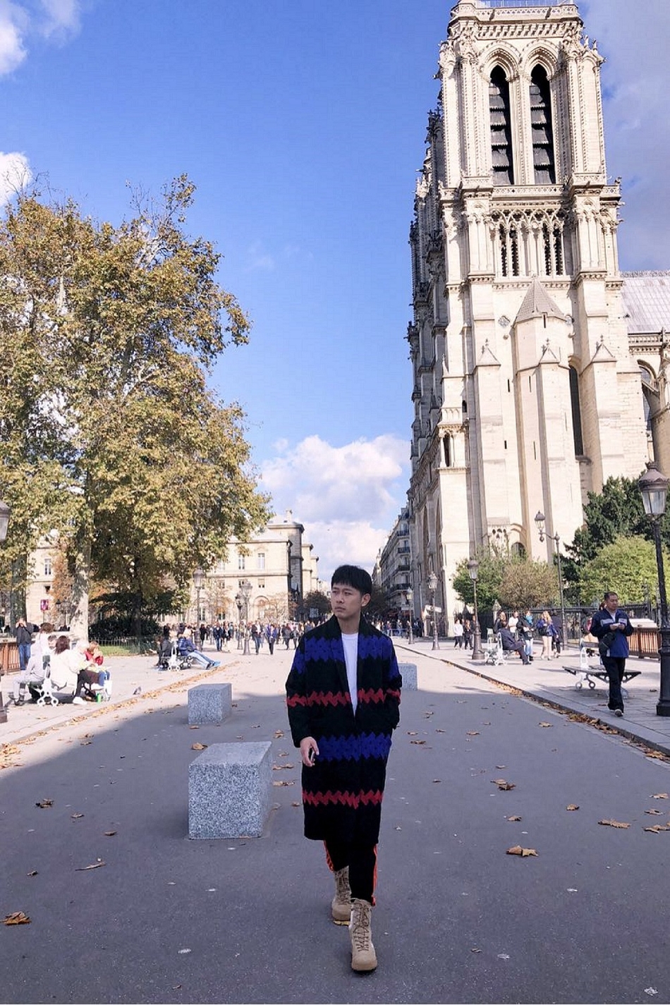 组图:宿丹法国街拍大片 深邃忧郁似里昂_高清图集_新浪网