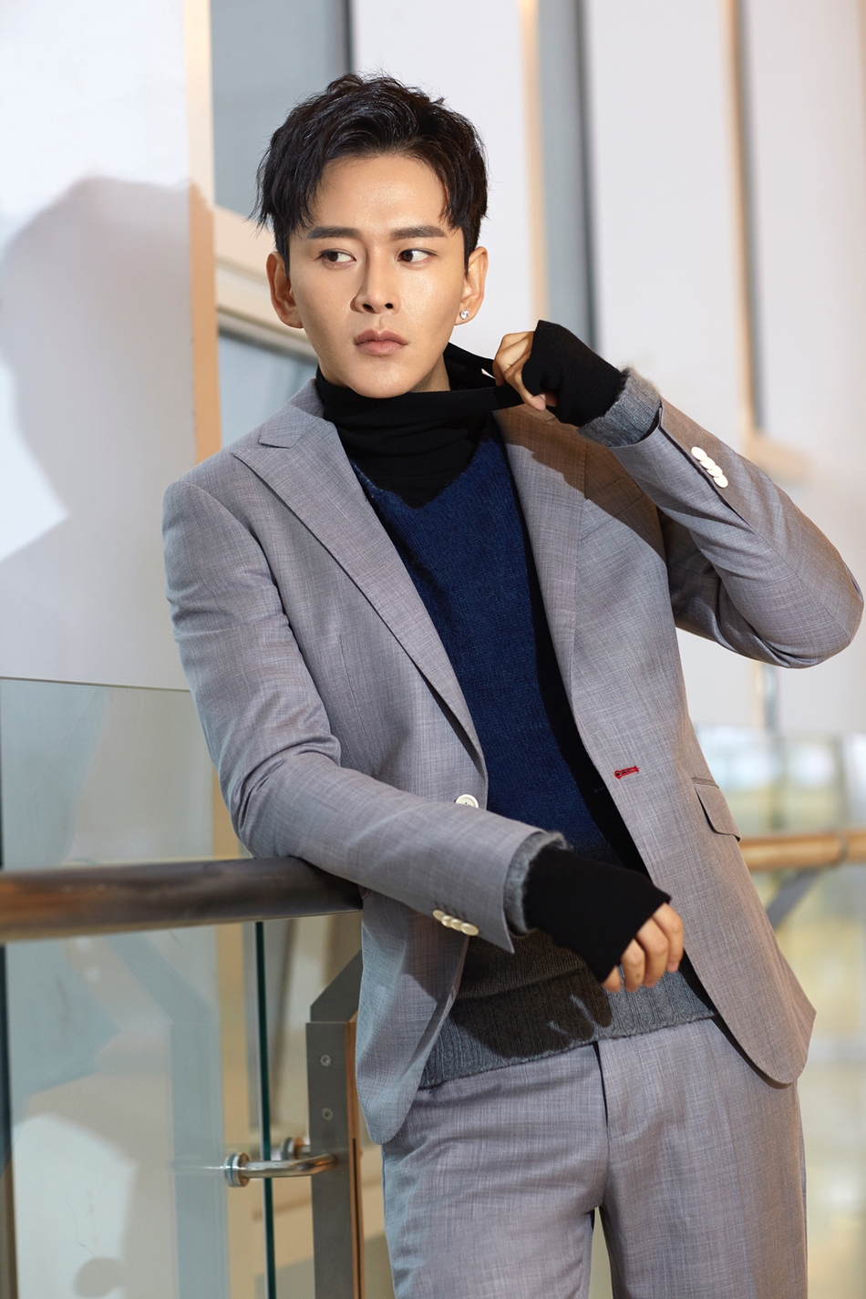 组图:黄宥明最新街拍曝光 时尚先生蓄势待发