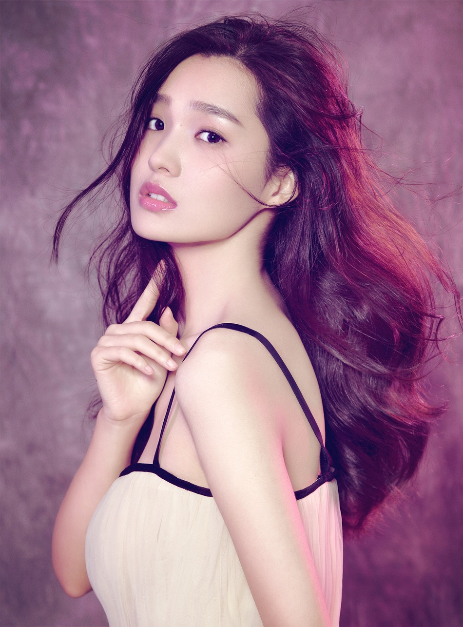 新浪娱乐讯 95后新生代演员沈瑶,2016年10月,凭借在李云亮执导的穿越