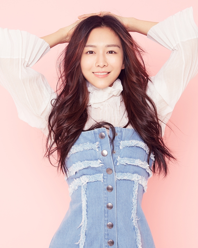 杨安琪曝写真 小仙娥"奈奈"下凡是公主