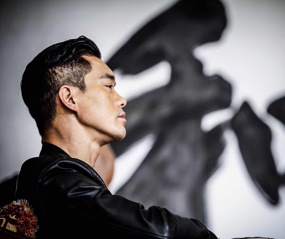 组图:陈国坤多重身份完美蜕变 低调帅气