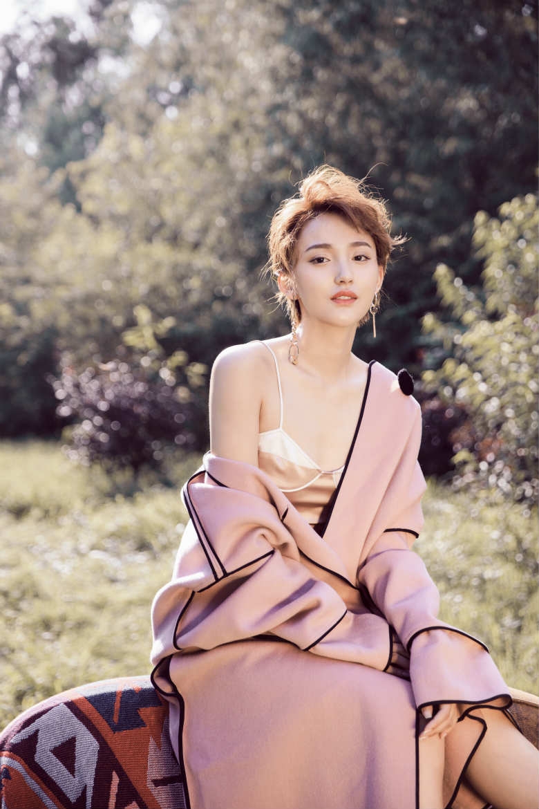 组图:艾晓琪开启热血模式 "90后第一大青衣"即将霸屏