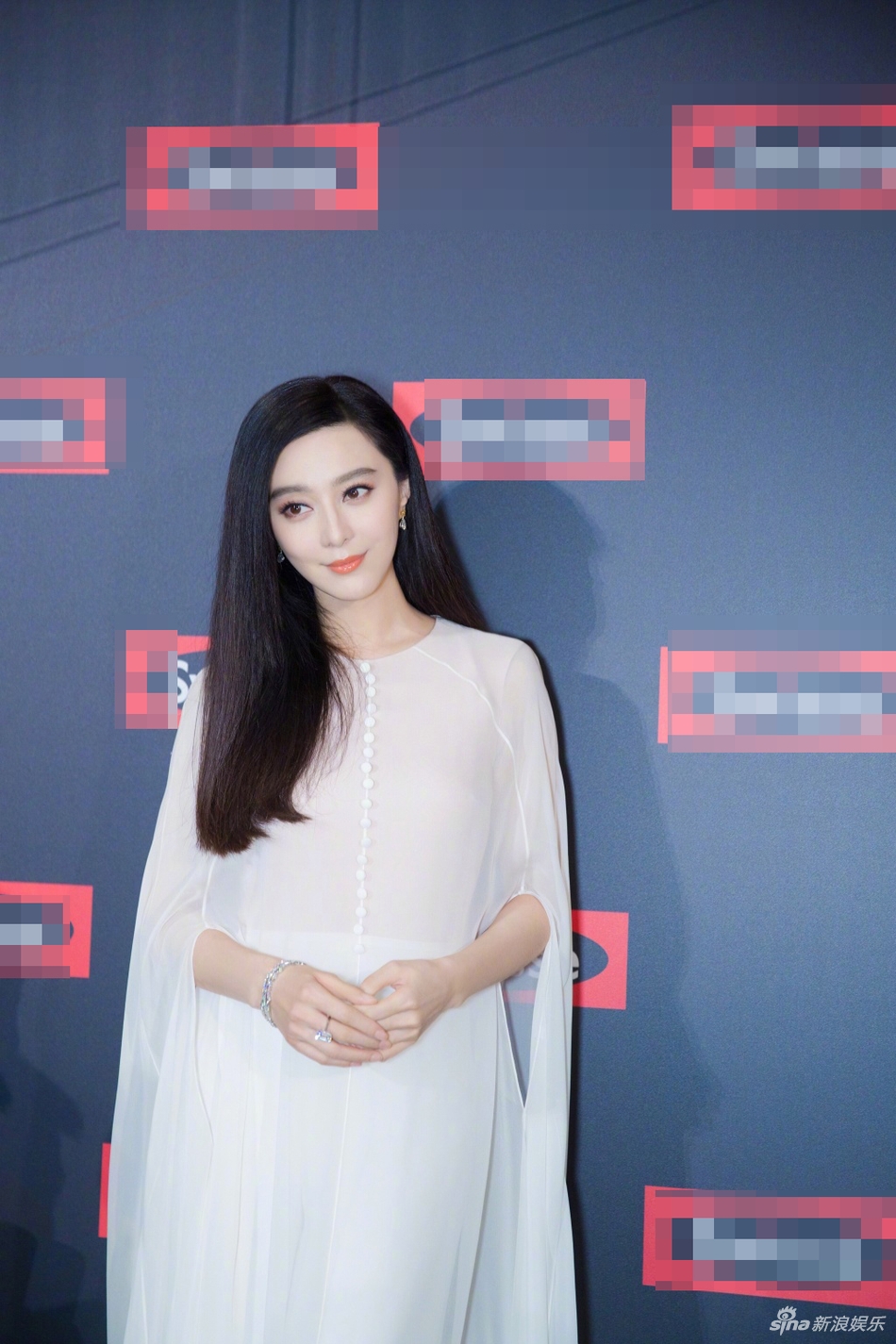 组图:这是女神下凡了吗?范冰冰一袭白长裙浑身散发仙气