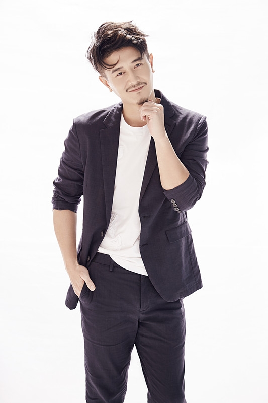 阿楠全新写真曝光   霸道总裁雅痞出镜