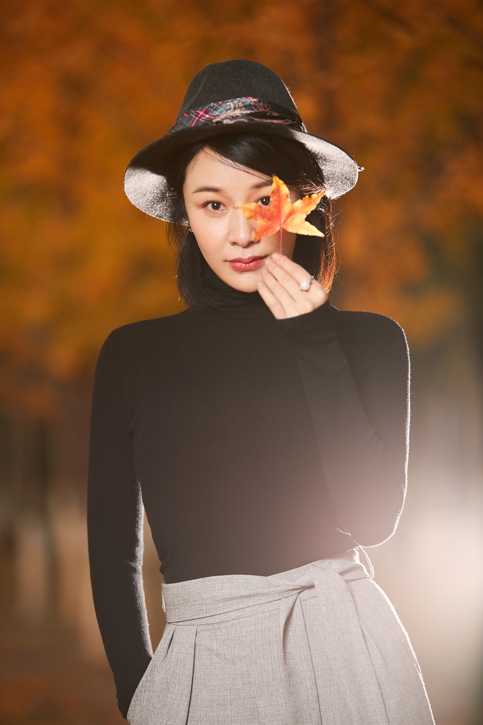 胡蓉蓉写真秋意浓    演绎优雅御姐范儿