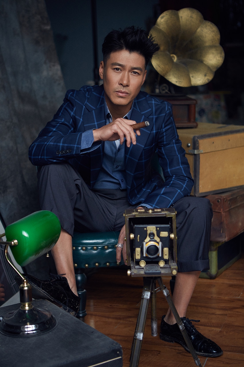 组图:孙玮写真大片曝光 变身商界精英霸气十足